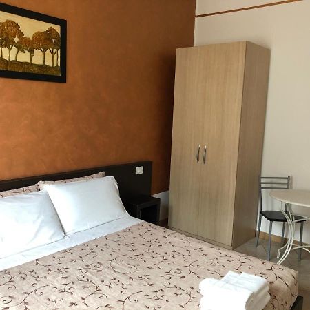 La Siesta Bed&Residence Cardano Al Campo Exteriör bild